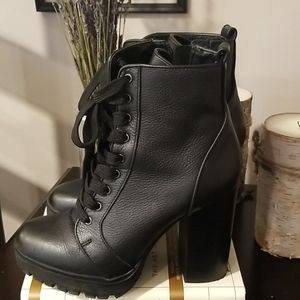 Heeled boot